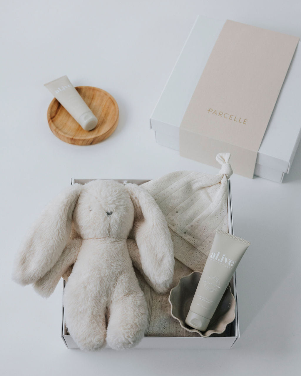 Mumma to Be by Parcelle – luxury hamper with signature presentation, gourmet inclusions — baby gifts, new mum hampers, Australia‑wide delivery
