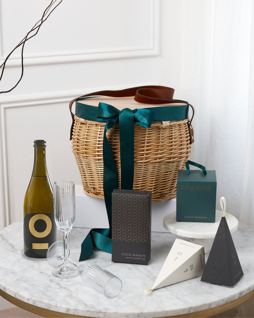 Parcelle | Parcelle’s Prosecco Christmas gift set featuring a luxury round wicker picnic basket, Posh Plonk Prosecco, and gourmet treats, perfect for holiday celebrations