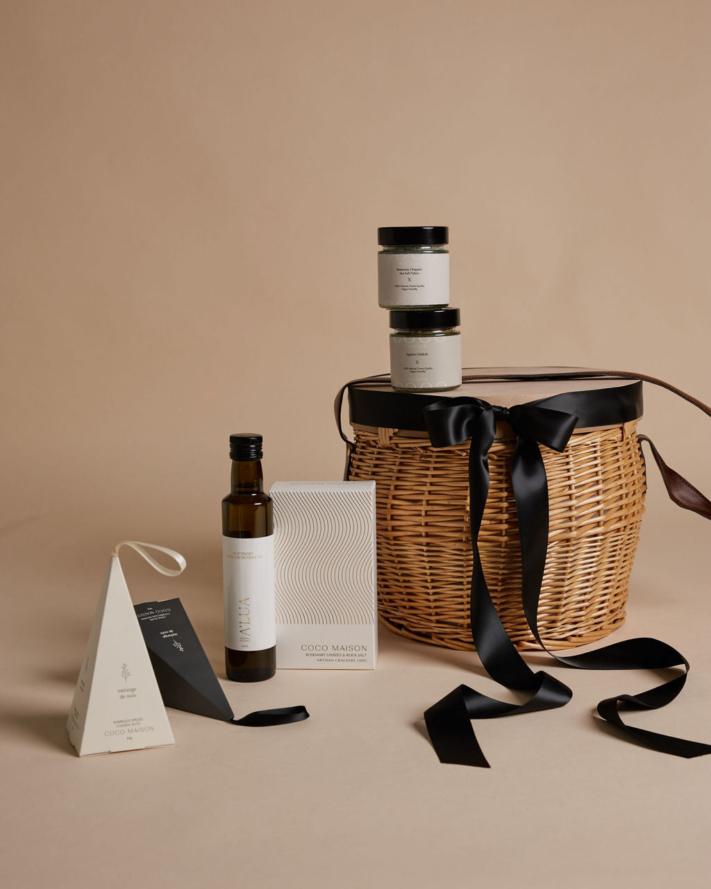 Opulent Picnic by Parcelle – luxury picnic basket with premium picnicware, gourmet treats — Australia‑wide delivery