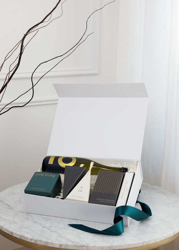 Parcelle | Joyous Christmas Gift Box: A beautifully presented Parcelle Luxury Large Giftbox filled with festive treats including Coco Maison Choc Chip Panettone and exclusive Posh Plonk Prosecco, perfect for holiday gifting.