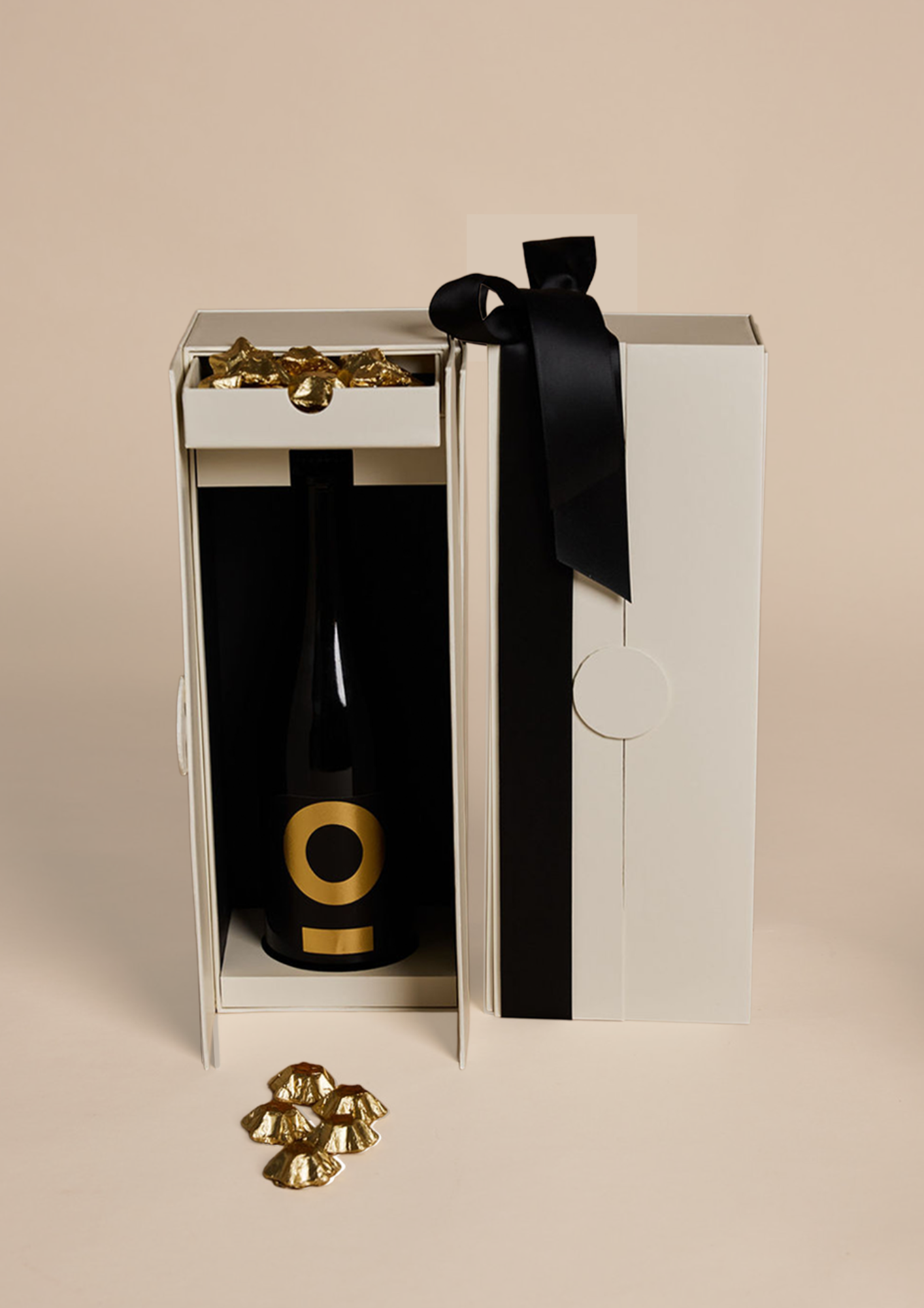 Parcelle | Luxury Posh Prosecco Christmas Cellar Gift Box with Posh Plonk Prosecco and Belgian gold star chocolates in Parcelle’s signature double-door cellar box