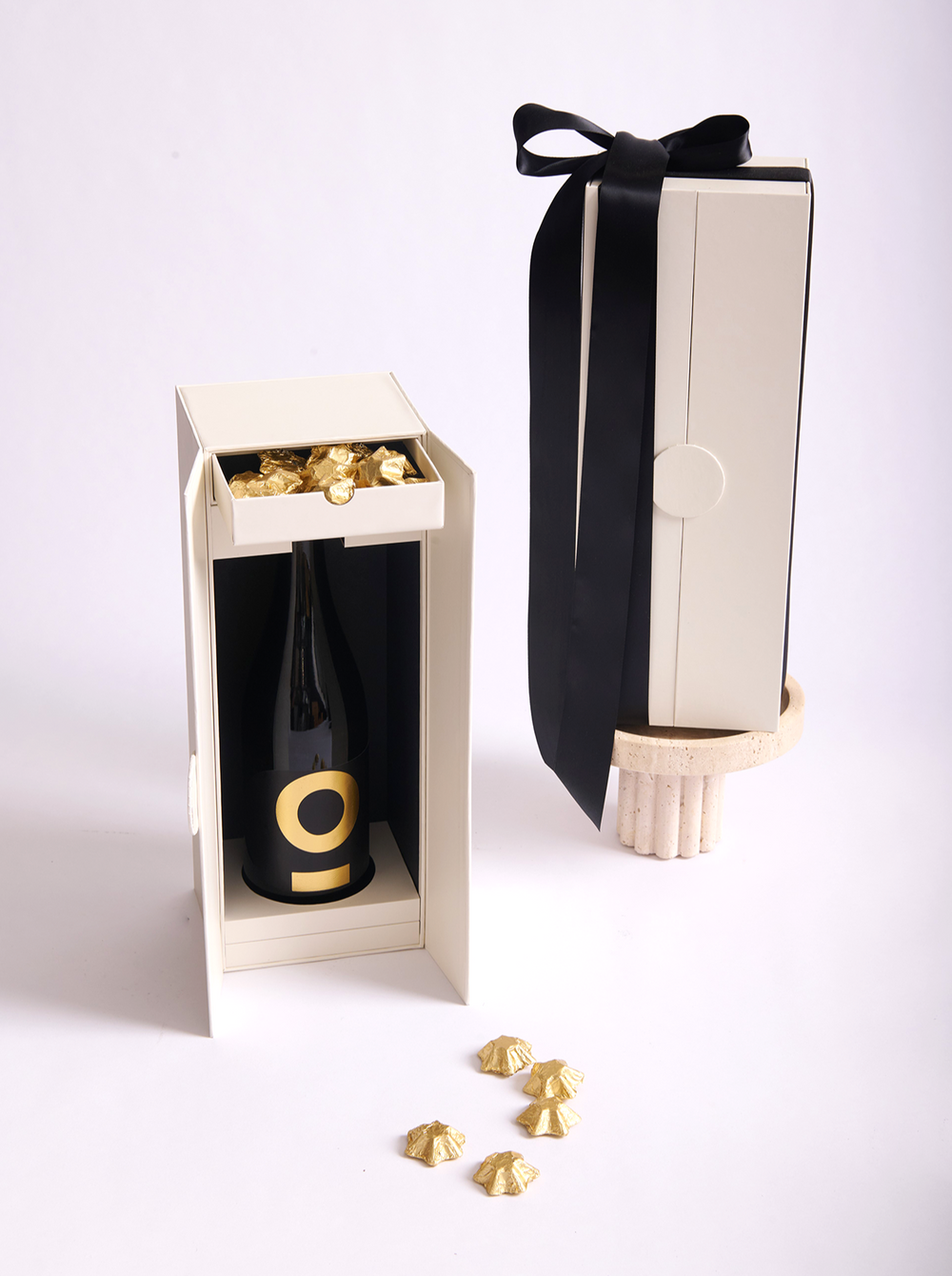 Parcelle | Sleek Parcelle Posh Prosecco Christmas Cellar gift box with a double-door magnetic closure, ideal for elegant corporate gifting | Prosecco Cellar | Luxury Wine and Champagne Gift Box | Luxury branded Corporate Gifts