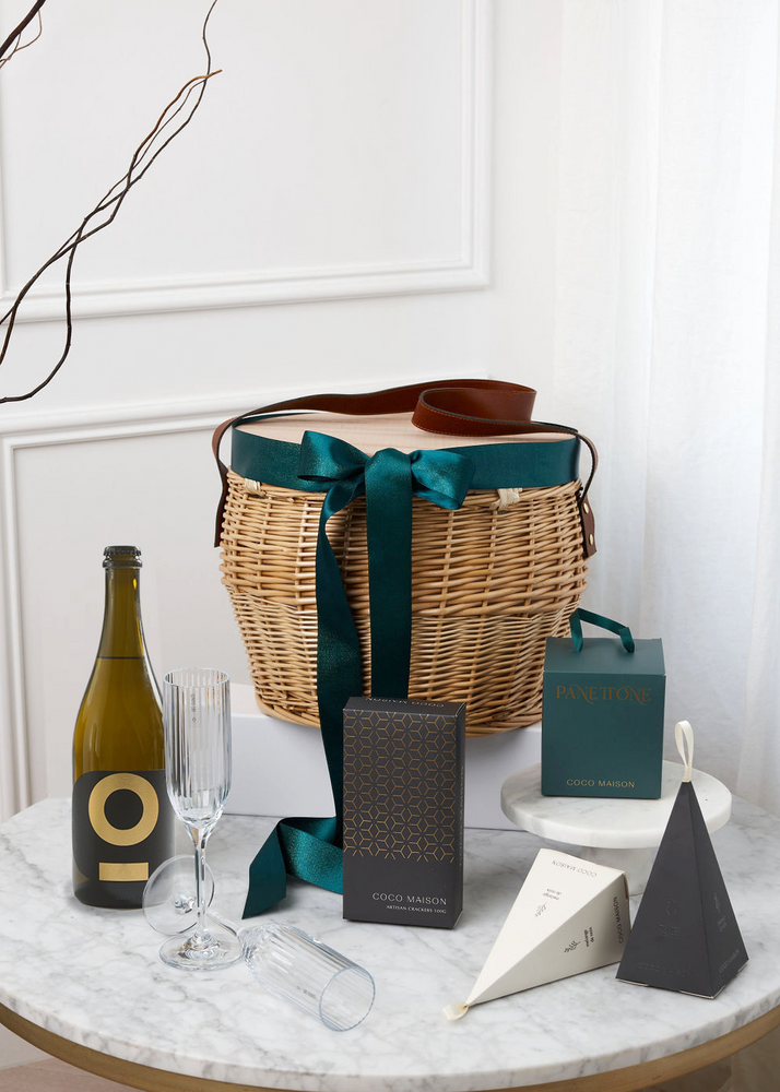 Parcelle | Parcelle’s Prosecco Christmas gift set featuring a luxury round wicker picnic basket, Posh Plonk Prosecco, and gourmet treats, perfect for holiday celebrations