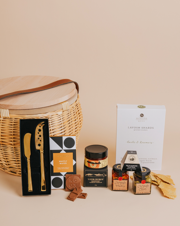 Parcelle Afternoon Delight Picnic Basket Gift- Luxury Round Picnic Basket with  gourmet goodies and gold cheese knife set