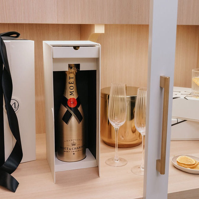 
                      
                        Parcelle | Gold Moet & Chandon Cellar | Luxury Wine and Champagne Gift Box | Luxury branded Corporate Gifts
                      
                    