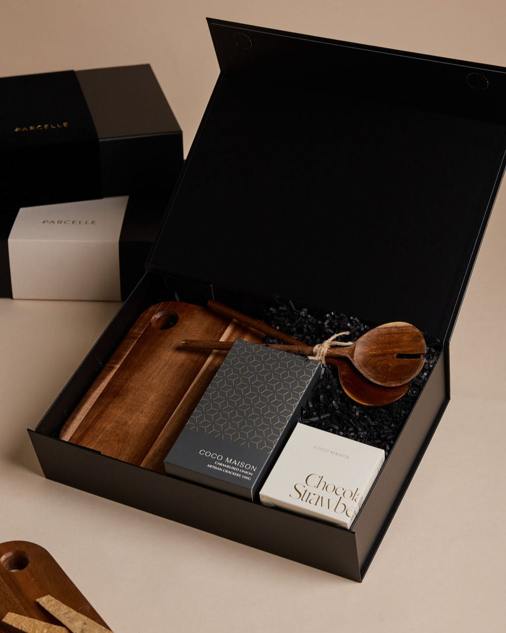 Parcelle | The Farm House housewarming hamper with salad servers, wooden board, artisan crackers, and chocolate-dipped strawberries in Parcelle signature gift box