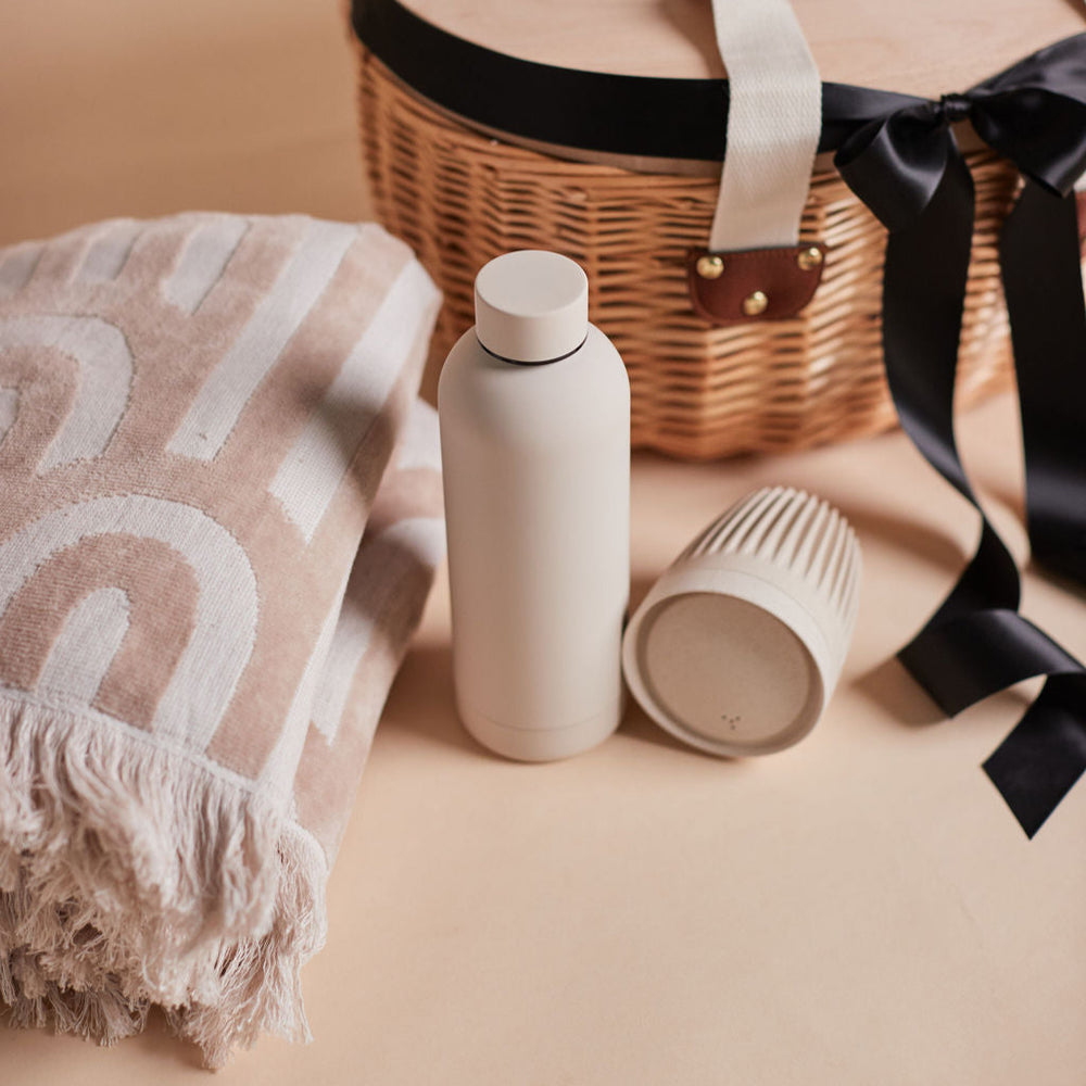 
                      
                        A Brunch Date Picnic
                      
                    