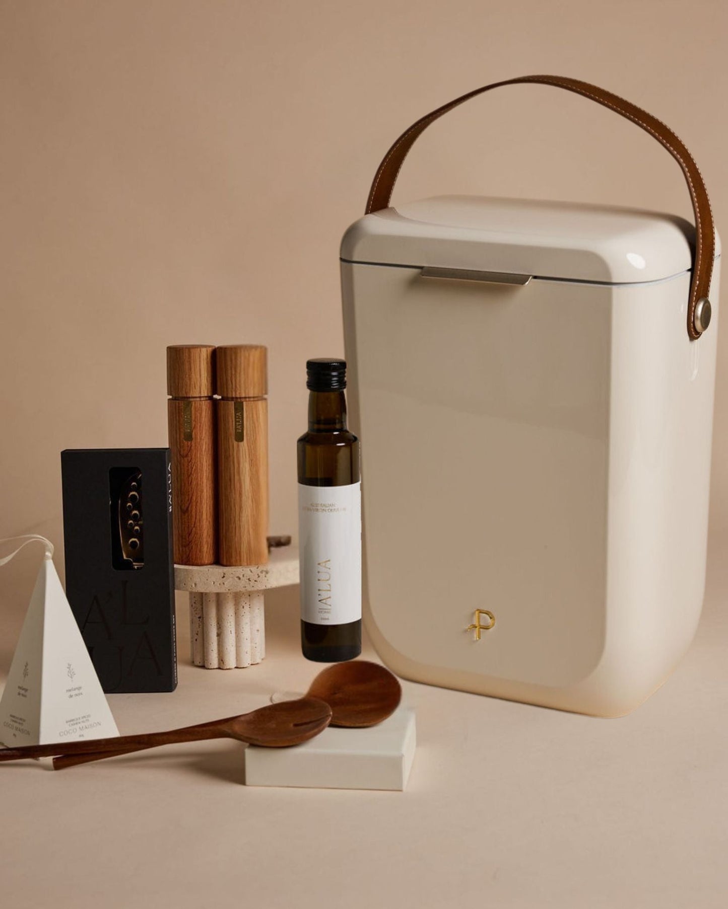 The Entertainer Kewlr - Outdoor & Kitchen Cooler Gift Set for the Ultimate Host - Parcelle