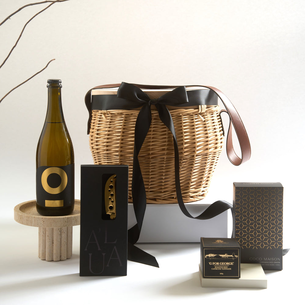 
                      
                        Parcelle | Prosecco Picnic Wicker Basket Gift With Posh Plonk Prosecco
                      
                    